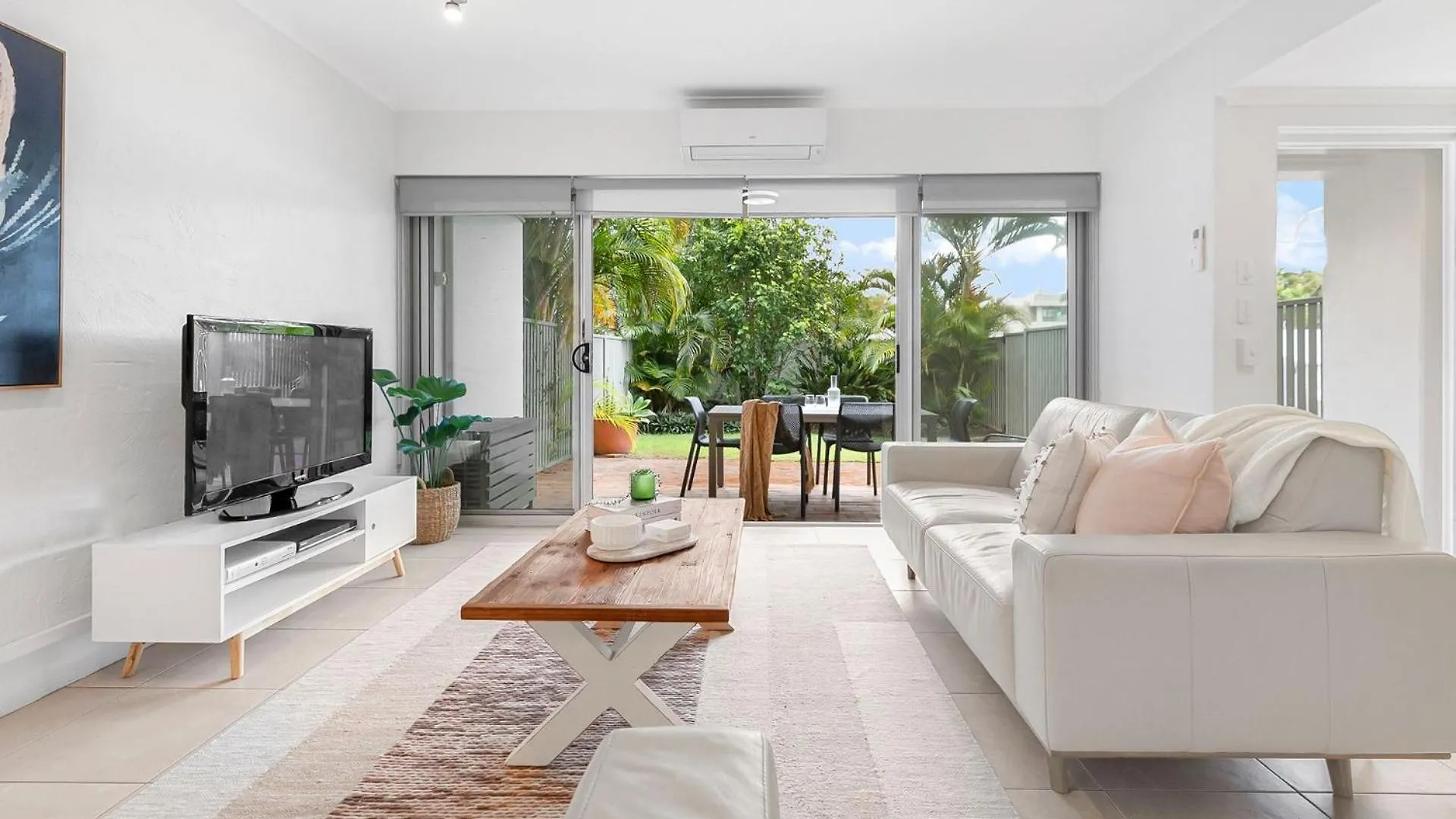 Le Court 4 Noosa - Stylish Apartment, Walk To Beach And Shops